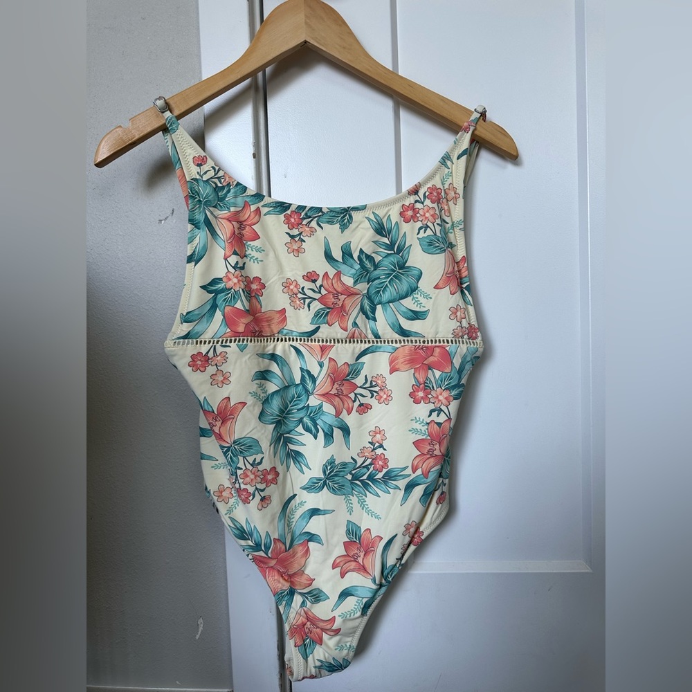 Flower pattern women’s one piece bathing suite